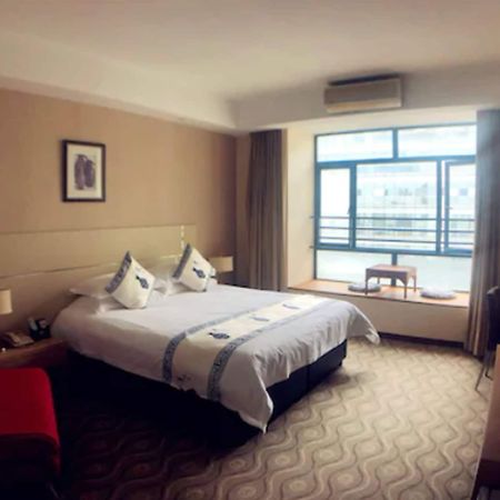 Urban Hotel Шанхай Екстериор снимка