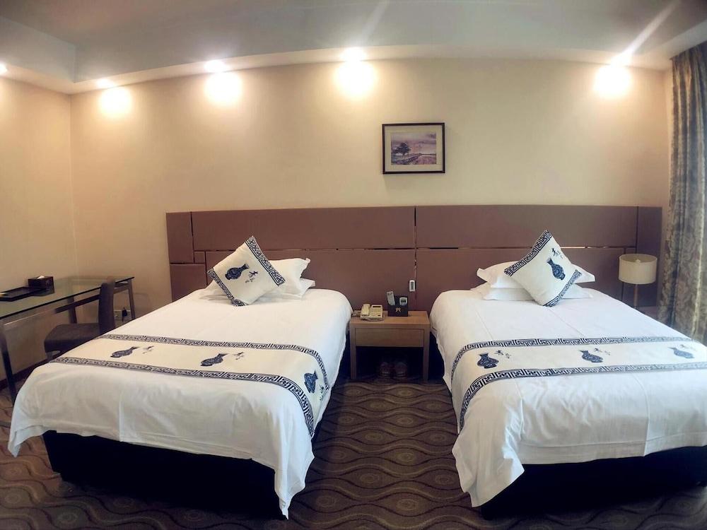 Urban Hotel Шанхай Екстериор снимка