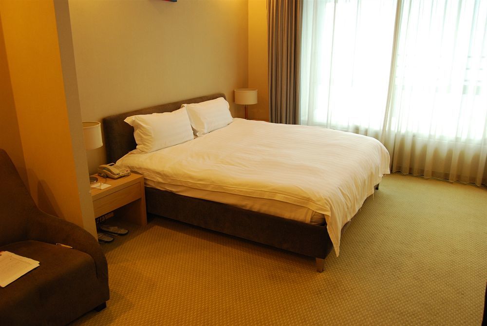 Urban Hotel Шанхай Екстериор снимка